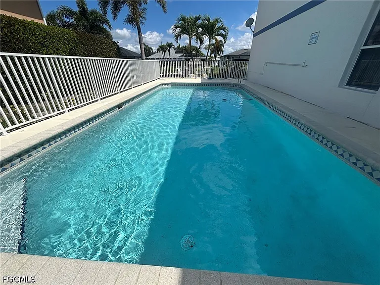 909 SW 47th Ter #201 — Photo 2