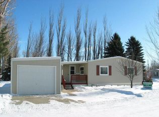 2514 Estabrook Dr, Grand Forks, ND 58201