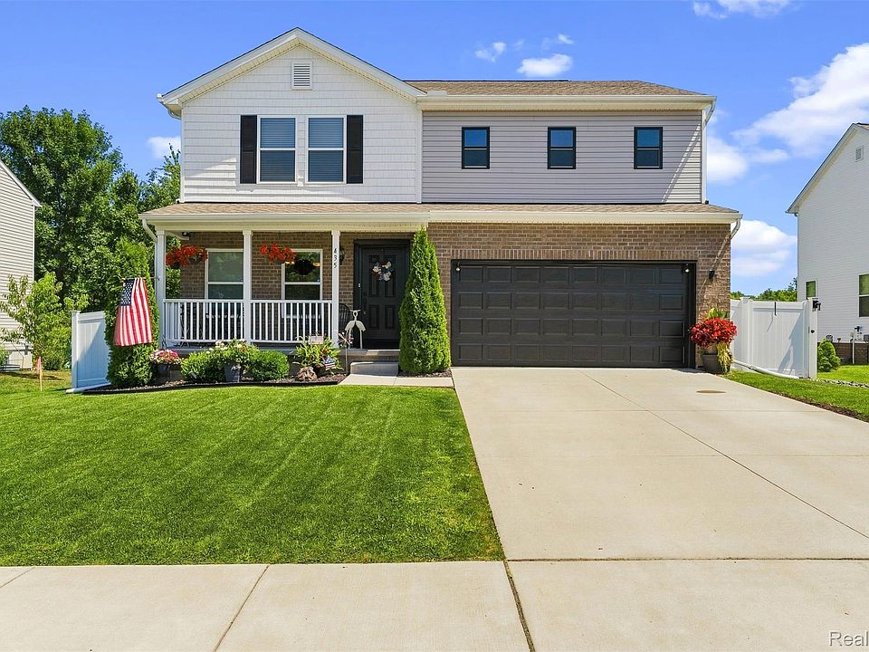 1st image of 435 Old Farm Ln