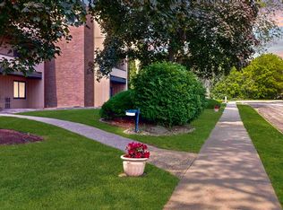 2408 W Pasmoso Dr #102, Peoria, IL 61614