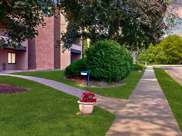 2408 W Pasmoso Dr #102, Peoria, IL 61614