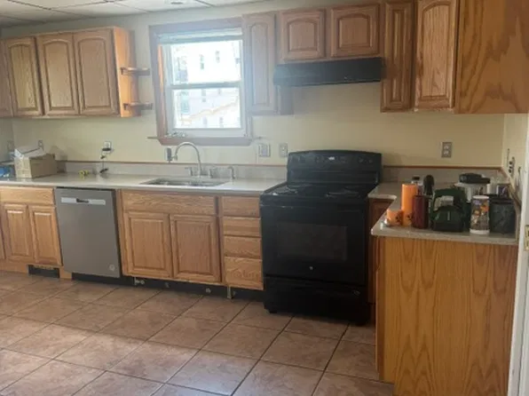 32 Oliver St #3, Southbridge, MA 01550