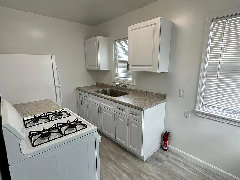 122 Elm Ave #12 — Photo 3