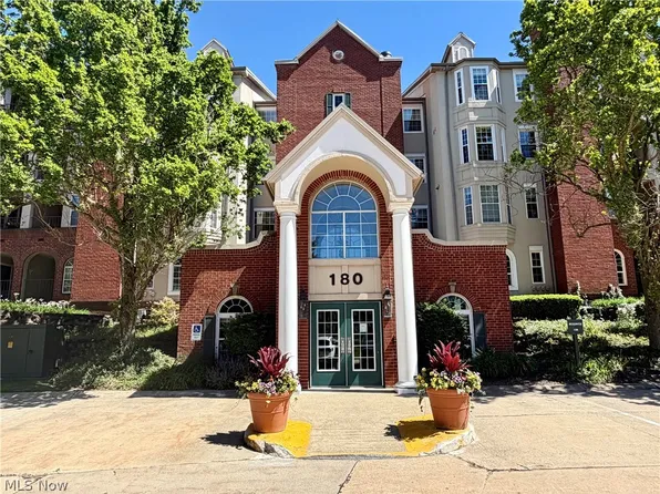 180 Fox Hollow Dr APT 101, Cleveland, OH 44124
