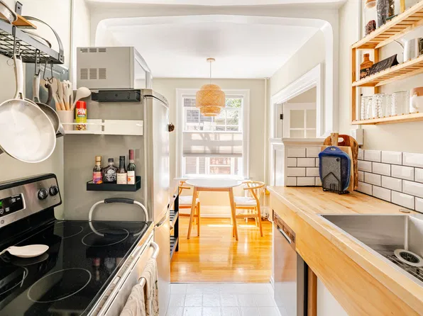 321 Boylston Ave E, Seattle, WA