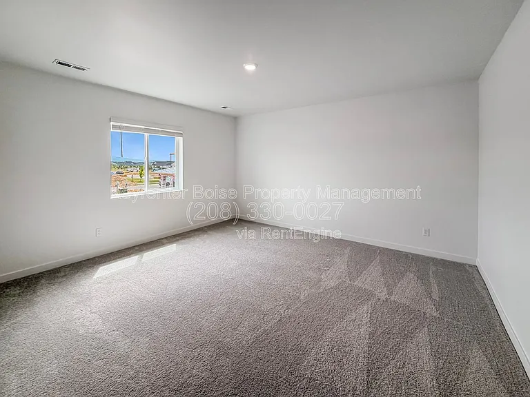 1760 N Big Star Ave — Photo 13