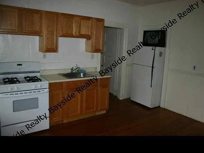 209 Hamilton St #1R — Photo 8