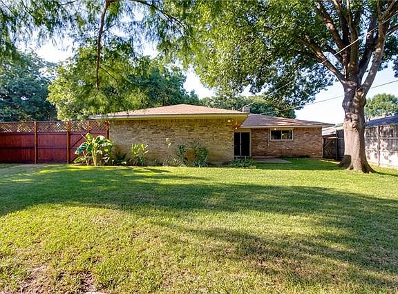4th image of 2220 Indian Creek Dr