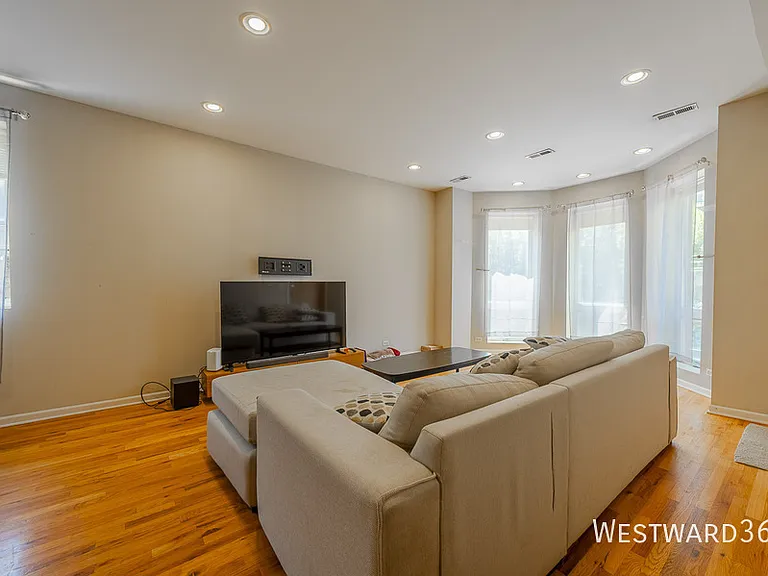 1114 W Hubbard St #2F — Photo 4