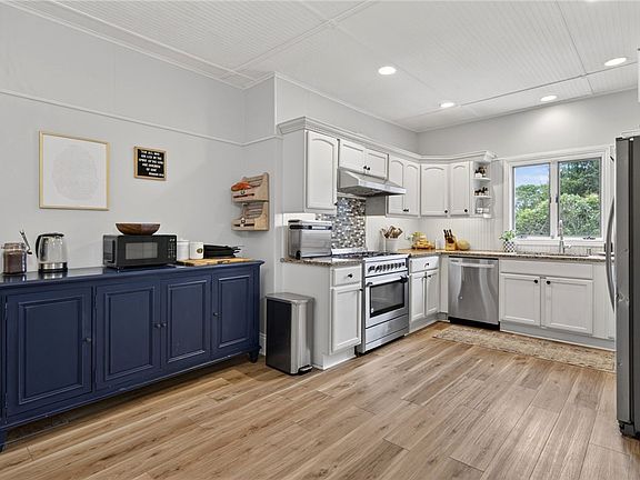 23rd image of 147 E Genesee St