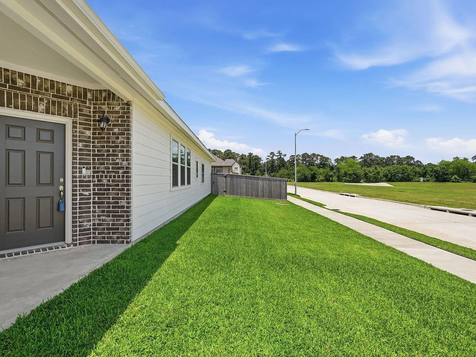 3 bed, 2.0 bath, 1394 sqft, $2,500 — Photo 4
