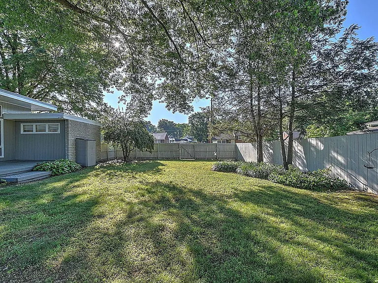 2001 Hermitage Dr — Photo 24