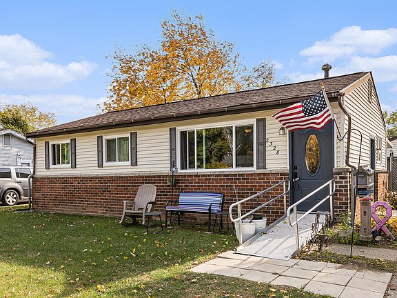 3rd image of 2328 Brooktree Ct