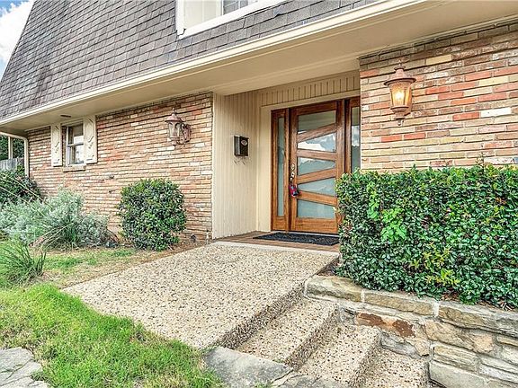2nd image of 2710 Country Lake Dr