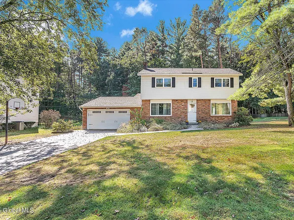 932 S Pine Hill Drive, Schenectady, NY 12303