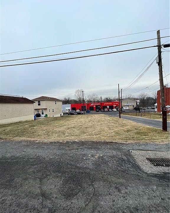 2nd image of 1001 S 4th St