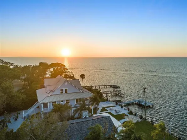 2007 Gulfview Dr, Holiday, FL 34691