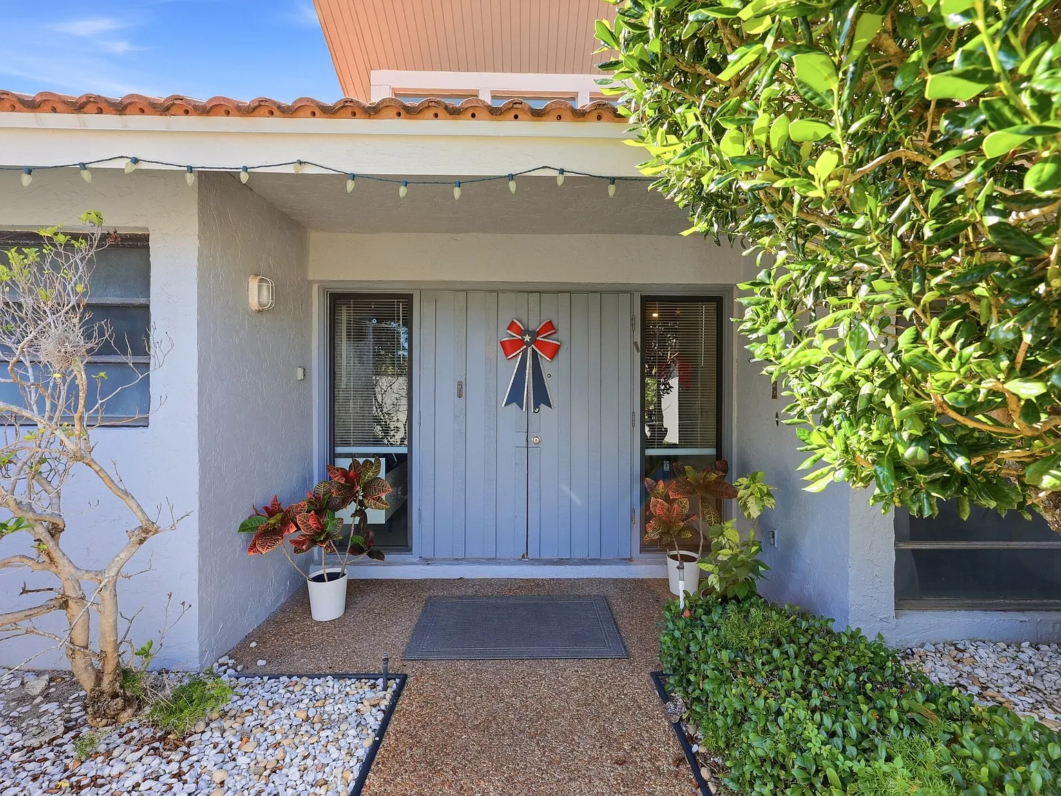 3 bed, 2.5 bath, 2324 sqft, $4,800 — Photo 3