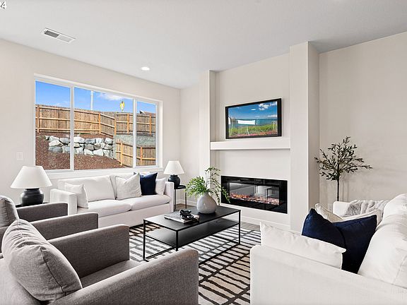 4th image of 745 W 10th St