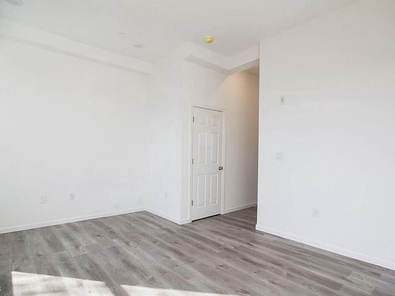 4th image of 1625 Point Breeze Ave #27-2L