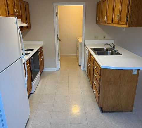5th image of 2823 College Ave #2