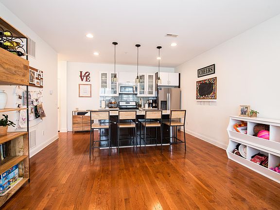 3rd image of 1731 Cambridge St #1