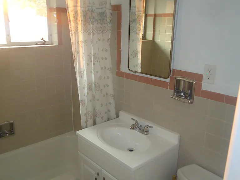 1547 Jackson St — Photo 13