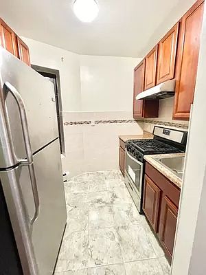 4th image of 630 Park Pl APT 3L