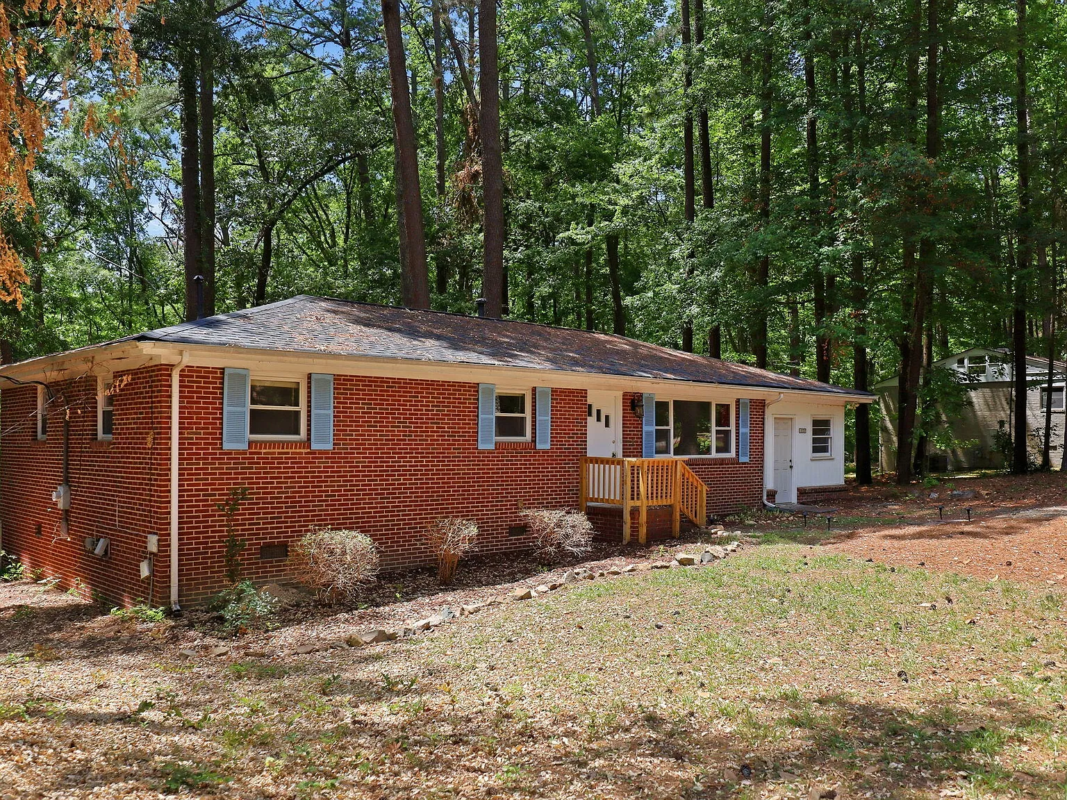 3 bed, 2.0 bath, 1600 sqft, $2,395 — Photo 2