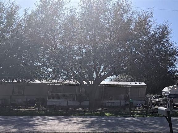 2nd image of 2104 Lakeside Dr