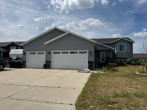 3044 McNally St, Bismarck, ND 58504