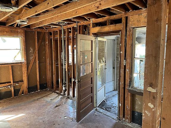 3rd image of 1329 Michael St