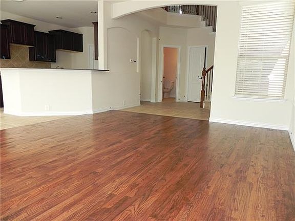 4th image of 1823 Villa Dr