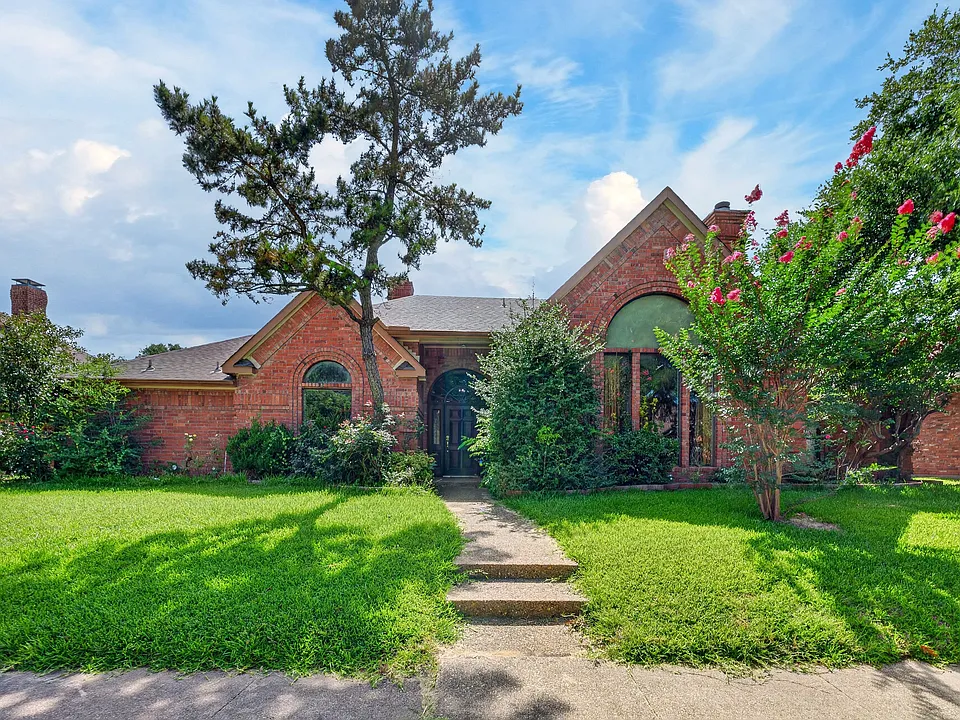2105 Rolling Oak Ln