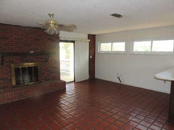 3rd image of 627 Pelican Dr