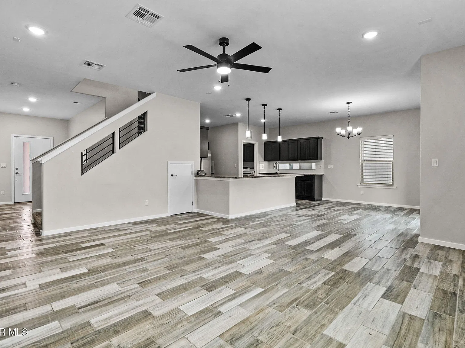 4 bed, 2.5 bath, 2225 sqft, $2,200 — Photo 4