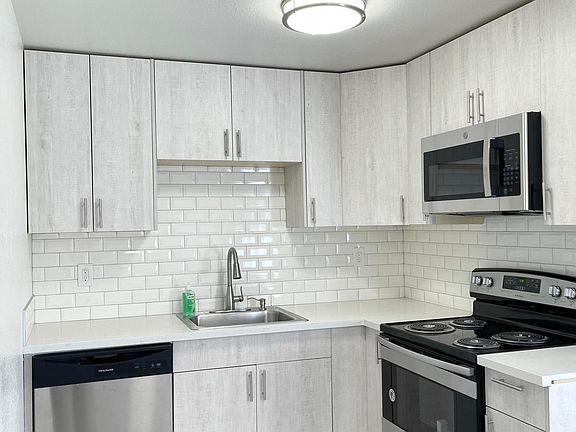 3rd image of 14702 Washington Ave SW #4