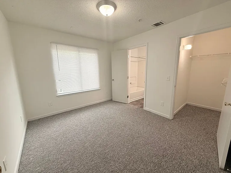 1511-102 Graduate Ln — Photo 10
