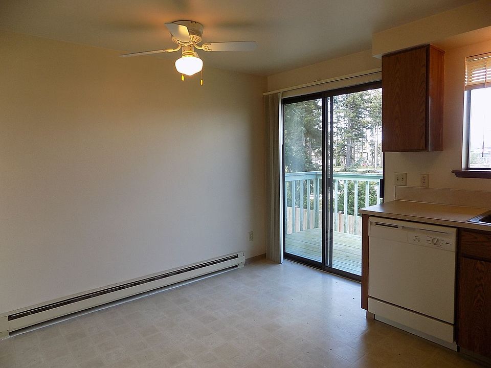 1st image of 410 NE Izett St APT 202