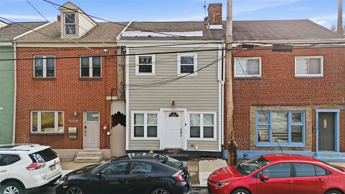 1202 Sarah St photo 1