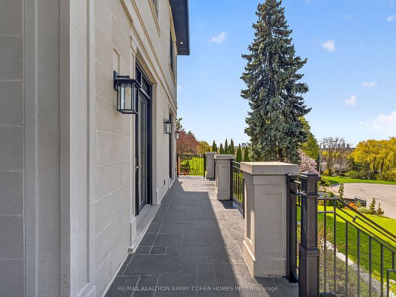 5th image of 118 Laurentide Dr