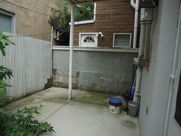 539 Turner St — Photo 15
