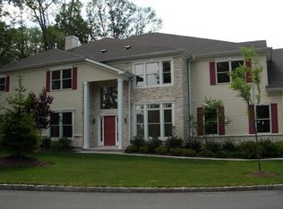 20 Camlet Ct, Roseland, NJ 07068