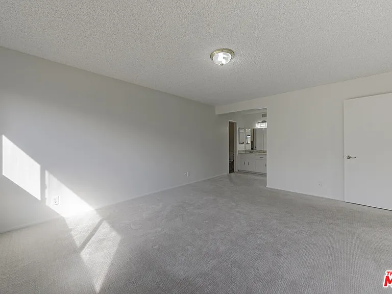 2106 W 166th St — Photo 21