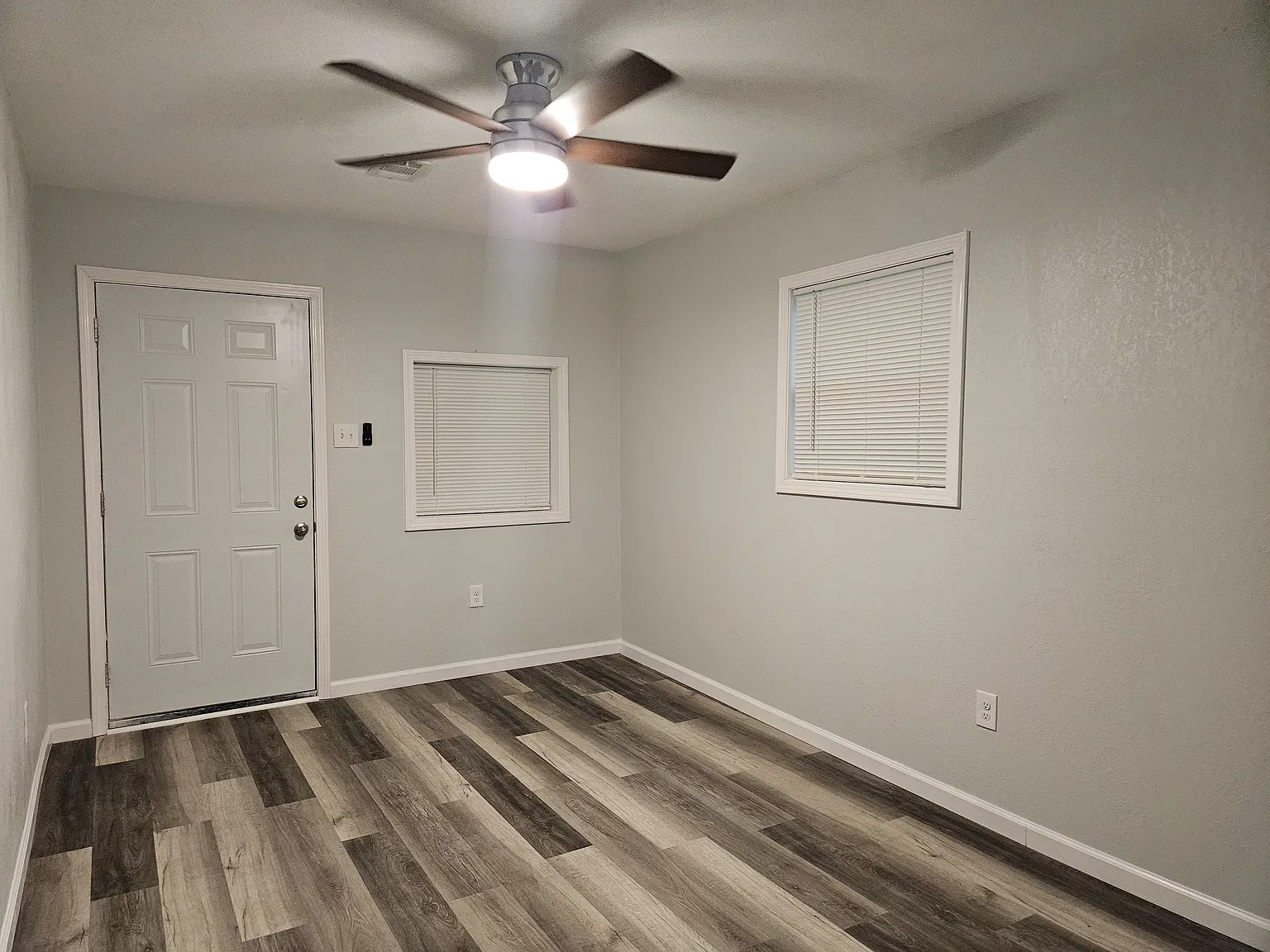8720 Airway Dr — Photo 3