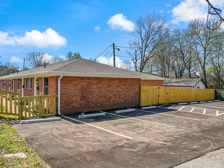 627 Shelby Ave — Photo 12