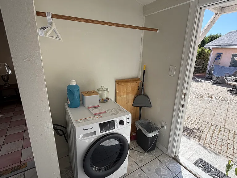 1050 Hyperion Ave #1052 — Photo 13
