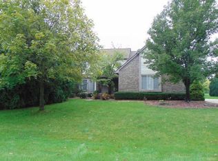 7943 Turnberry Dr, Whitmore Lake, MI 48189