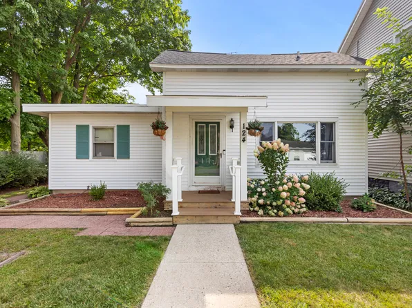 124 N Lincoln St, Howard City, MI 49329