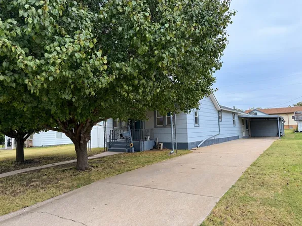 865 E 5th St, Russell, KS 67665